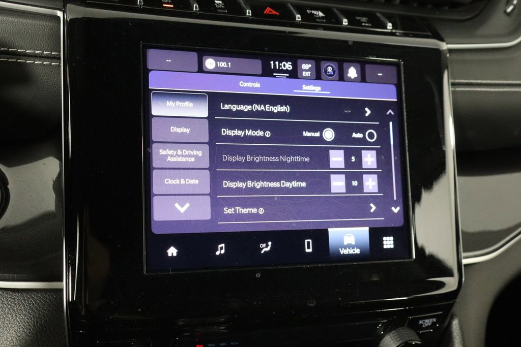 Used 2023 Jeep Grand Cherokee Laredo image 32