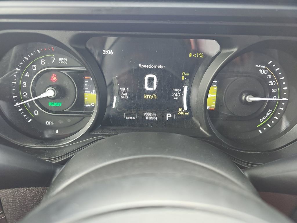 Used 2025 Jeep Wrangler Unlimited Rubicon 4xe w/ Convenience Group image 10