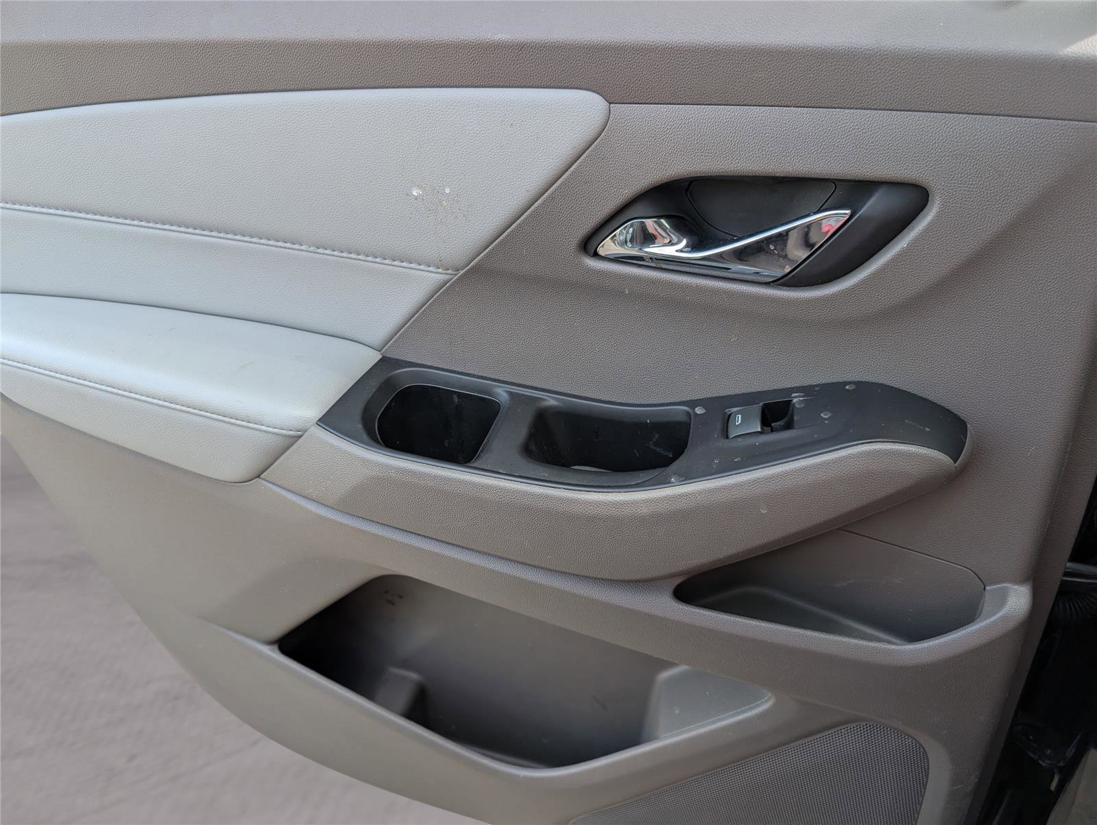 Used 2018 Chevrolet Traverse LT w/ LPO, Cargo Package image 31