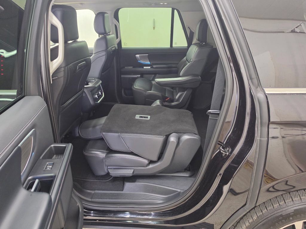 Used 2025 Ford Expedition Max Platinum AWD/4WD image 10