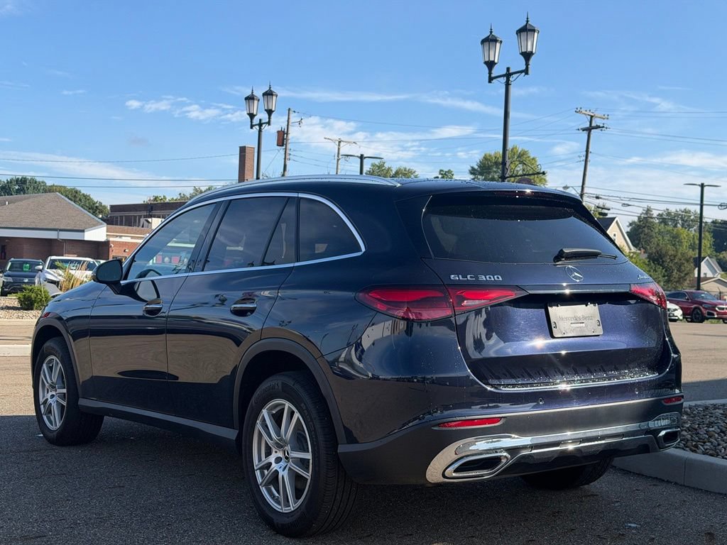 Used 2023 Mercedes-Benz GLC 300 4MATIC image 2