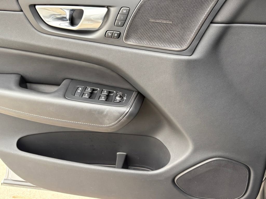 Used 2023 Volvo XC60 B5 Ultimate w/ Climate Package image 26