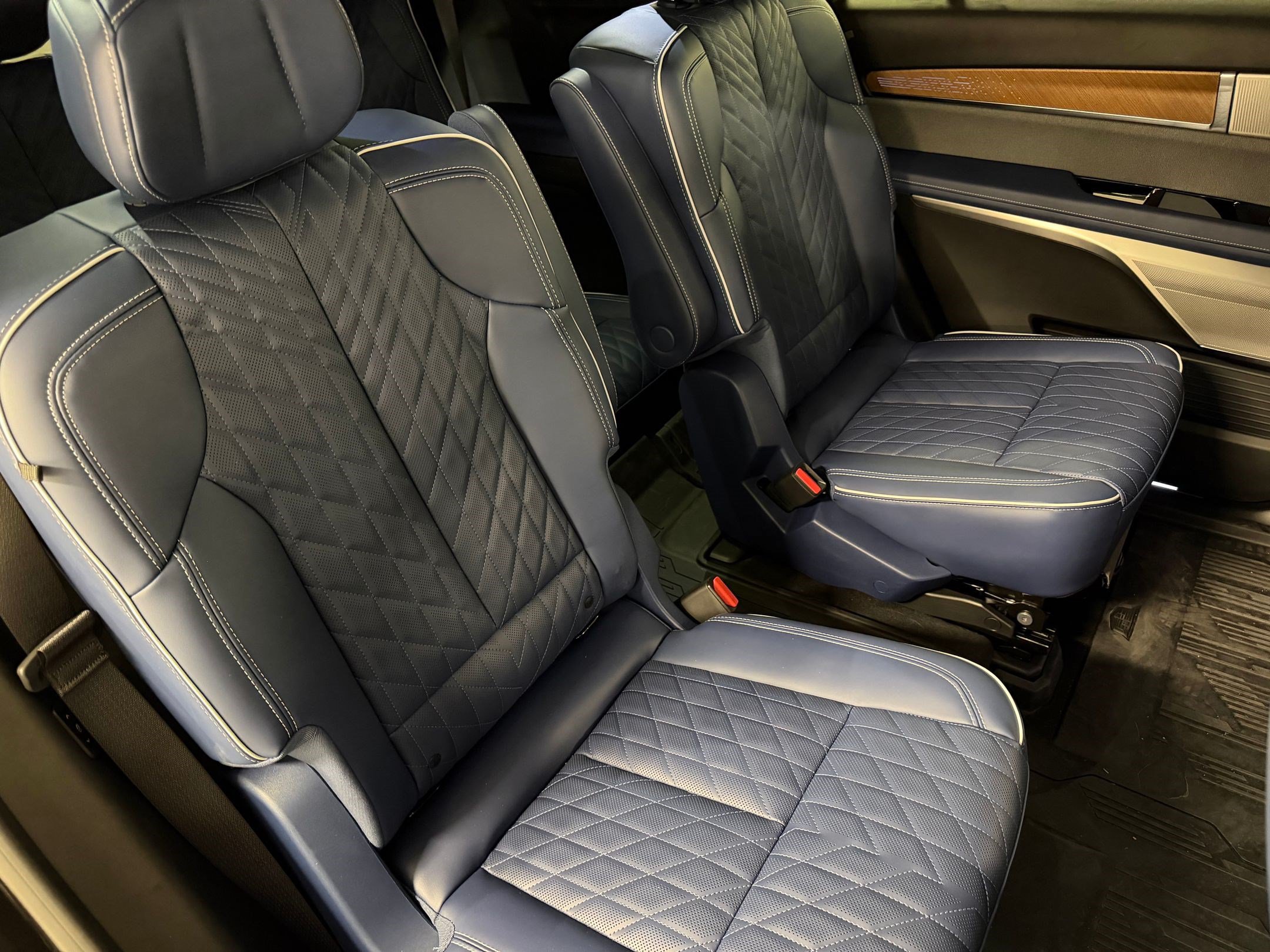 New 2026 Cadillac Vistiq Premium Luxury w/ LPO, Floor Liner Package AWD/4WD image 51
