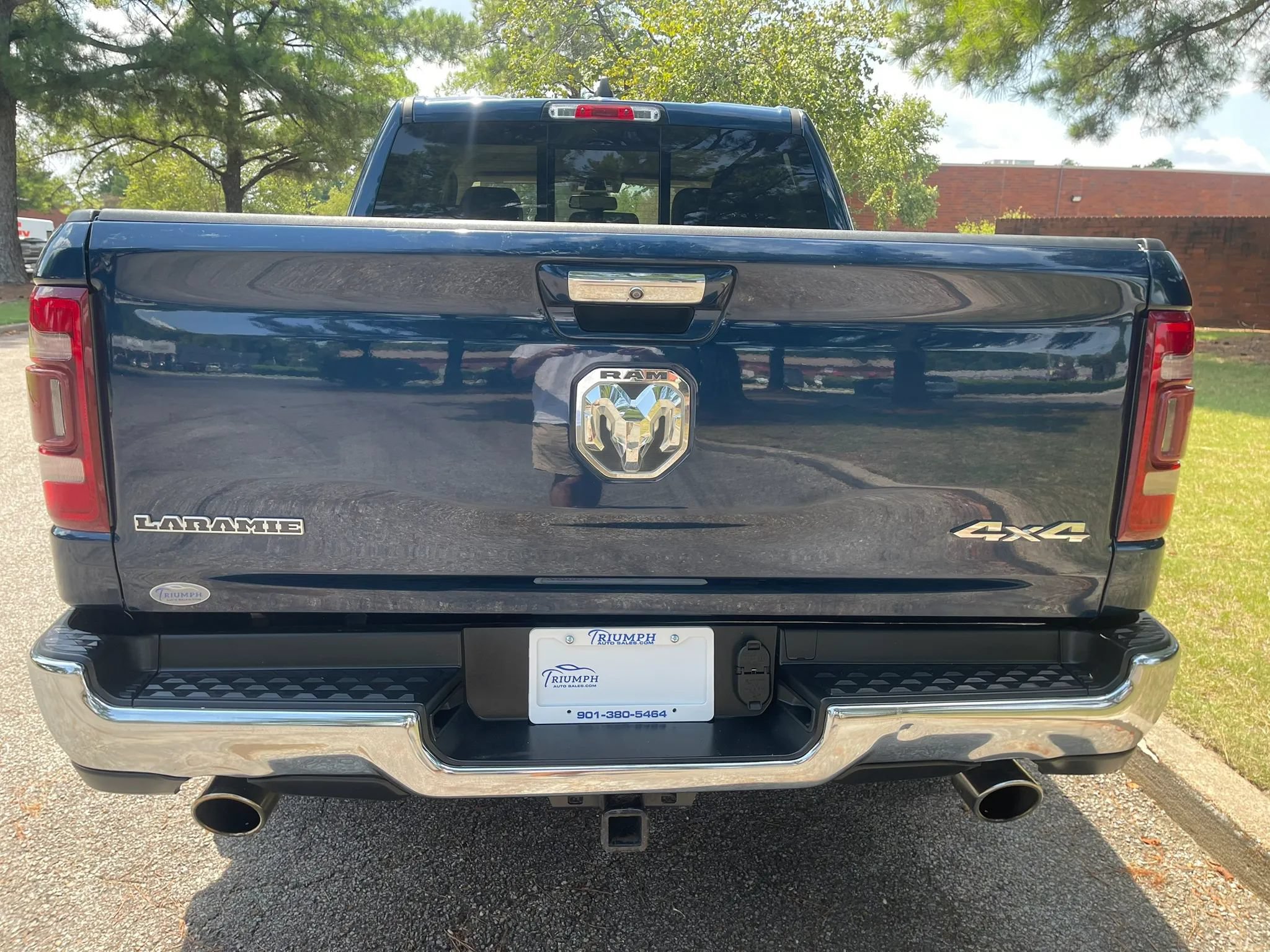 Used 2019 RAM 1500 Laramie AWD/4WD image 2