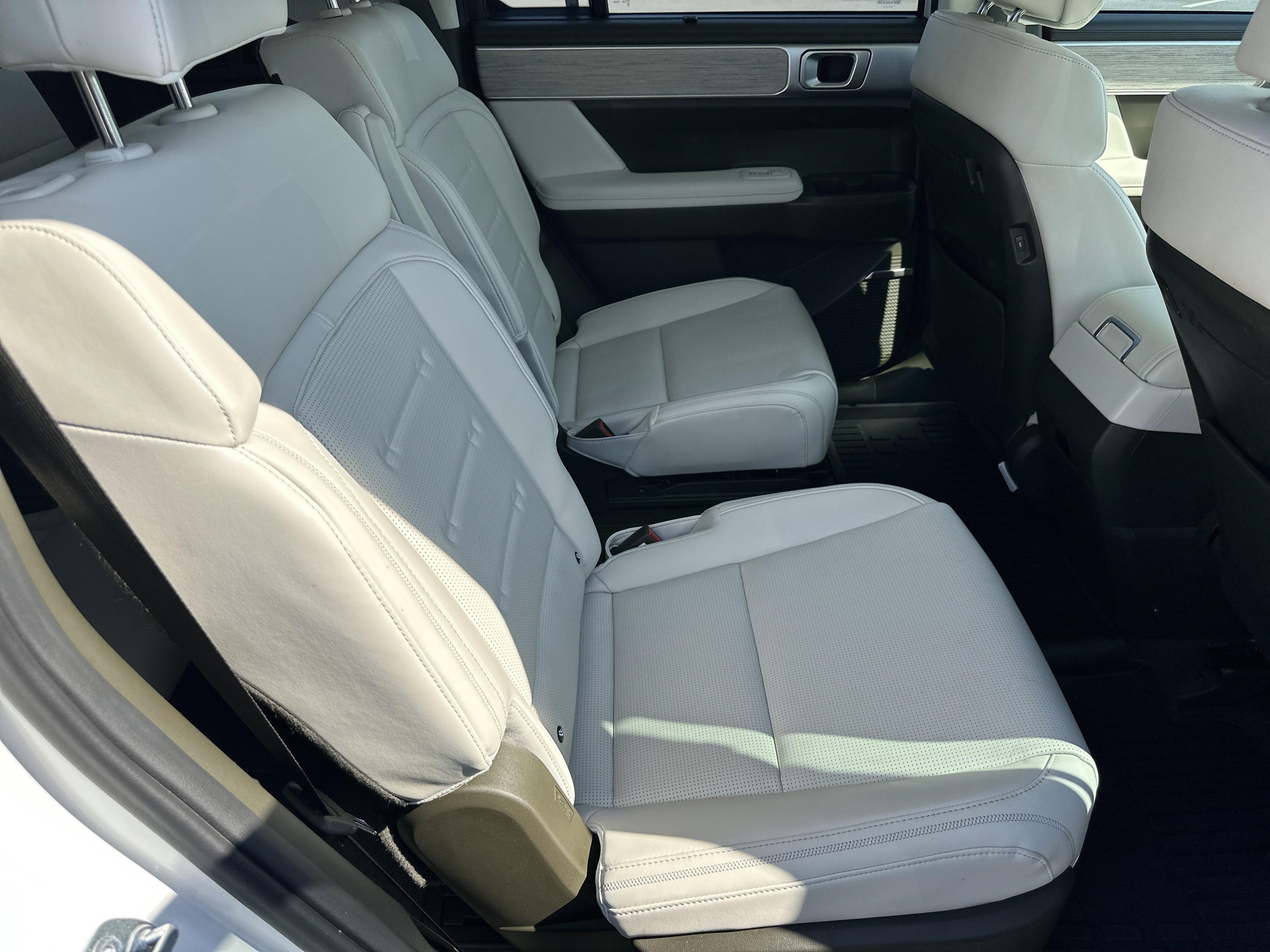 Used 2025 Hyundai Santa Fe Calligraphy image 16