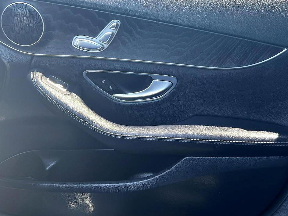 Used 2017 Mercedes-Benz C 300 Sedan image 23