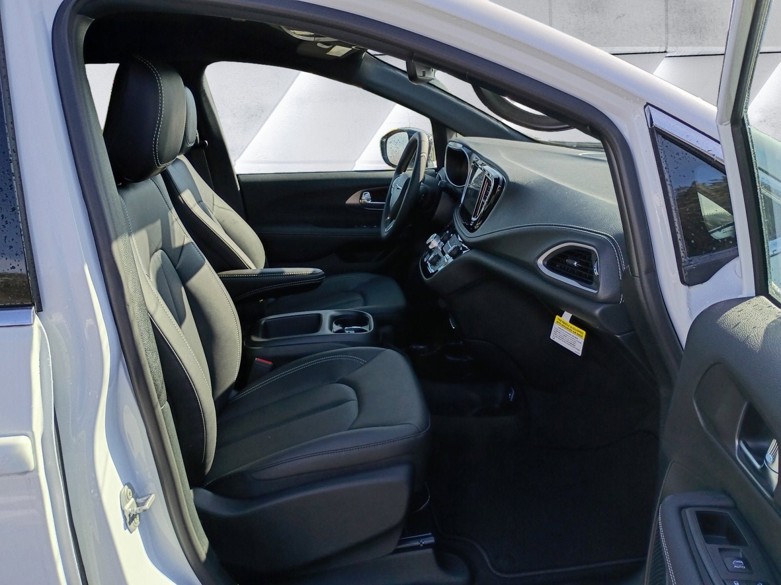 New 2026 Chrysler Pacifica Select image 16