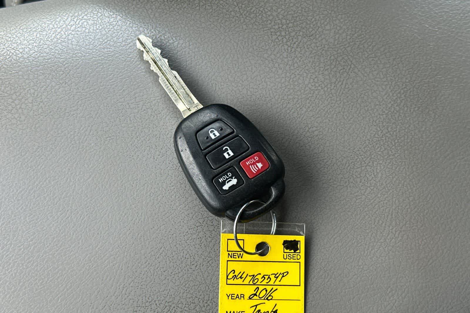 Used 2016 Toyota Camry SE FWD image 26