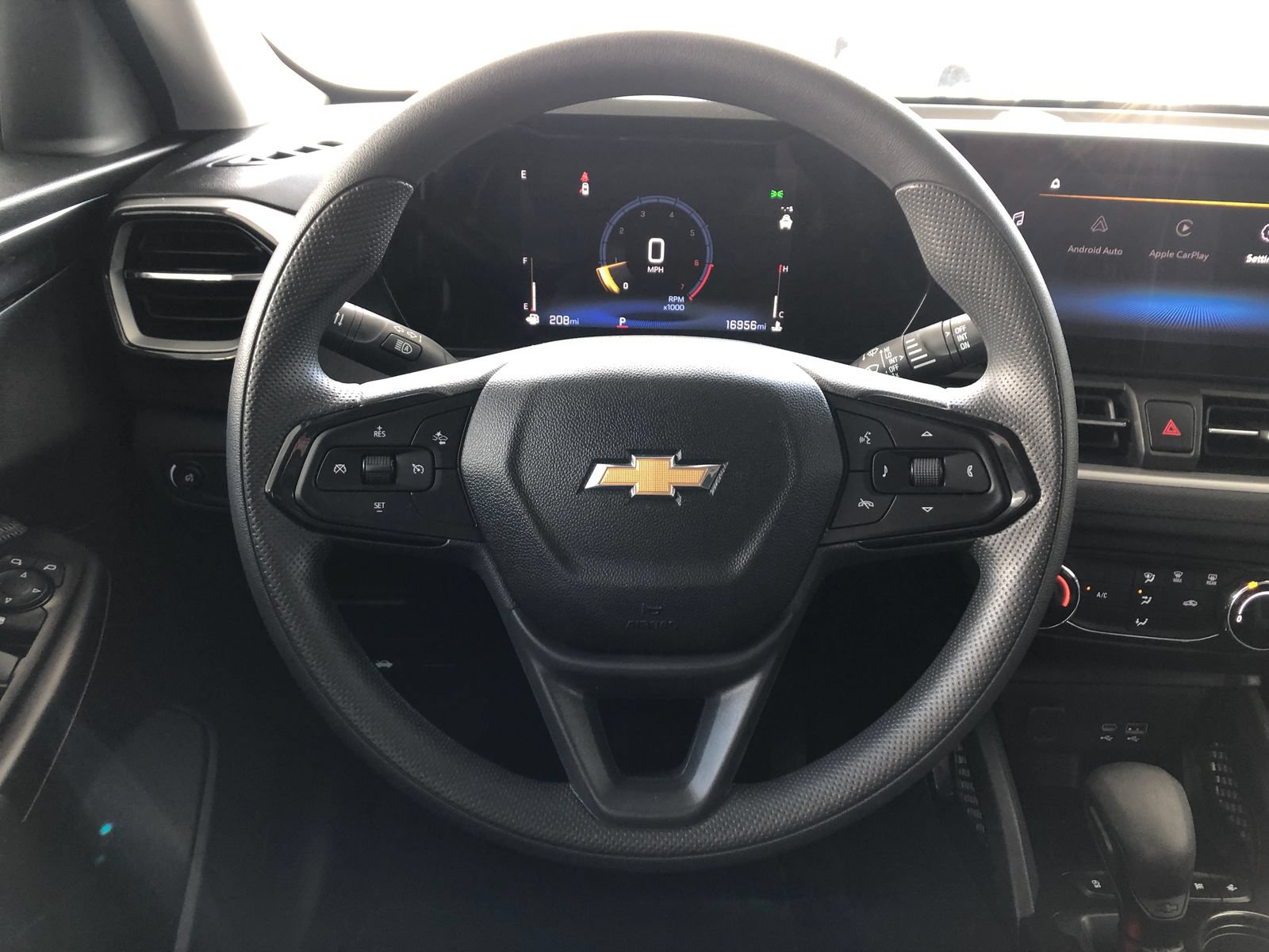 Used 2025 Chevrolet TrailBlazer LS w/ LS Convenience Package FWD image 17