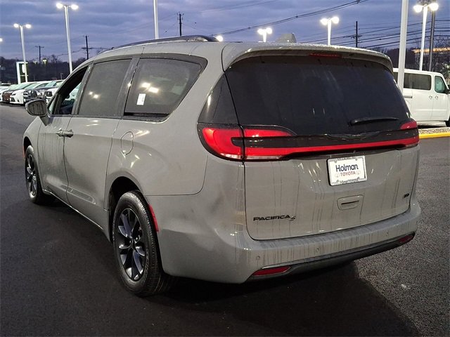 Used 2021 Chrysler Pacifica Touring-L w/ Uconnect Theater Family Group image 5