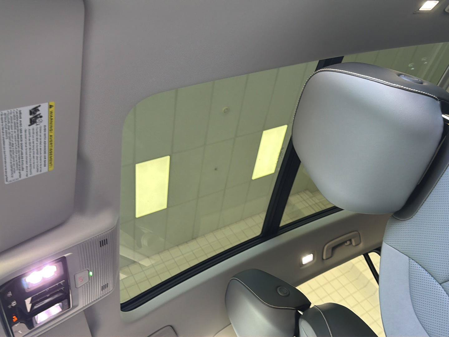 Certified 2026 Volkswagen Tiguan SE w/ Panoramic Sunroof Package FWD image 5