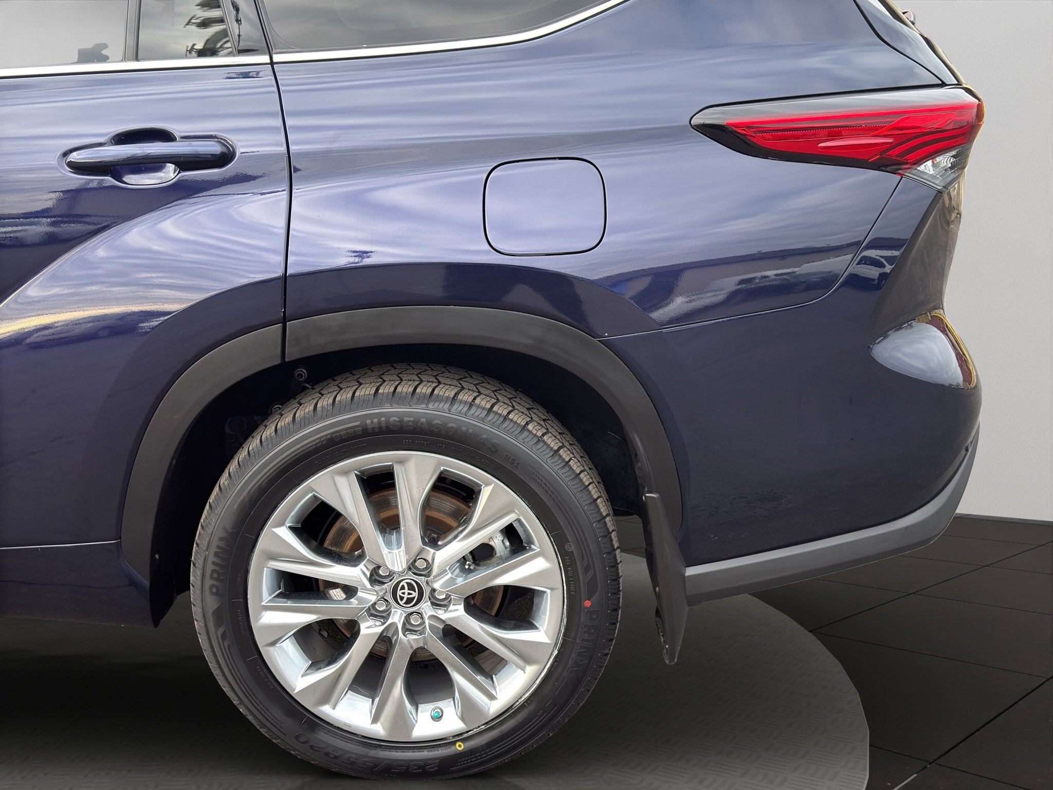 Used 2022 Toyota Highlander Limited image 24