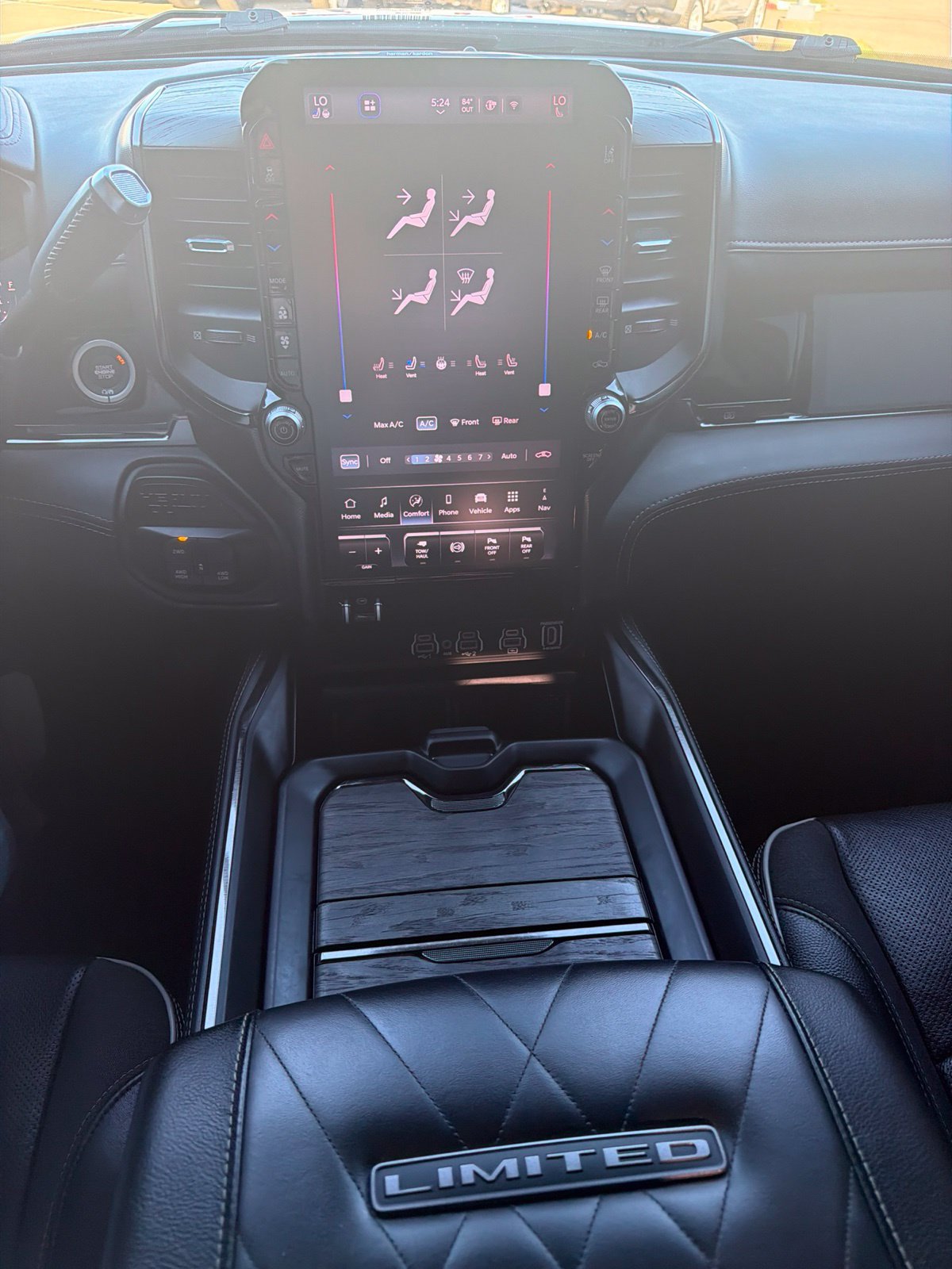 Used 2025 RAM 3500 Limited AWD/4WD image 12