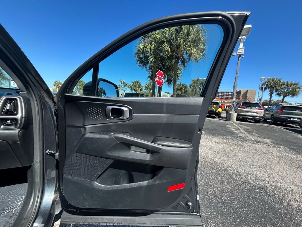 Used 2023 Kia Sorento LX image 30