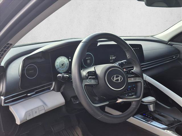 Used 2025 Hyundai Elantra Limited FWD image 9