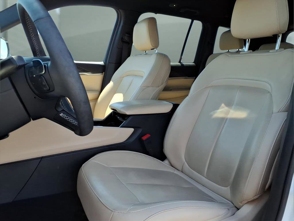 Used 2023 Jeep Grand Cherokee Limited AWD/4WD image 17