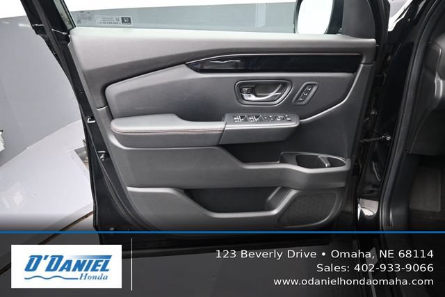 Used 2025 Honda Pilot TrailSport image 23
