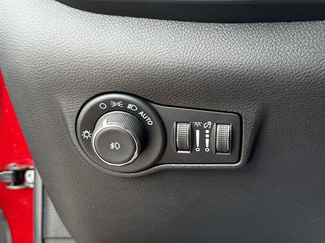 Used 2025 Jeep Compass Latitude w/ Altitude Special Edition AWD/4WD image 25