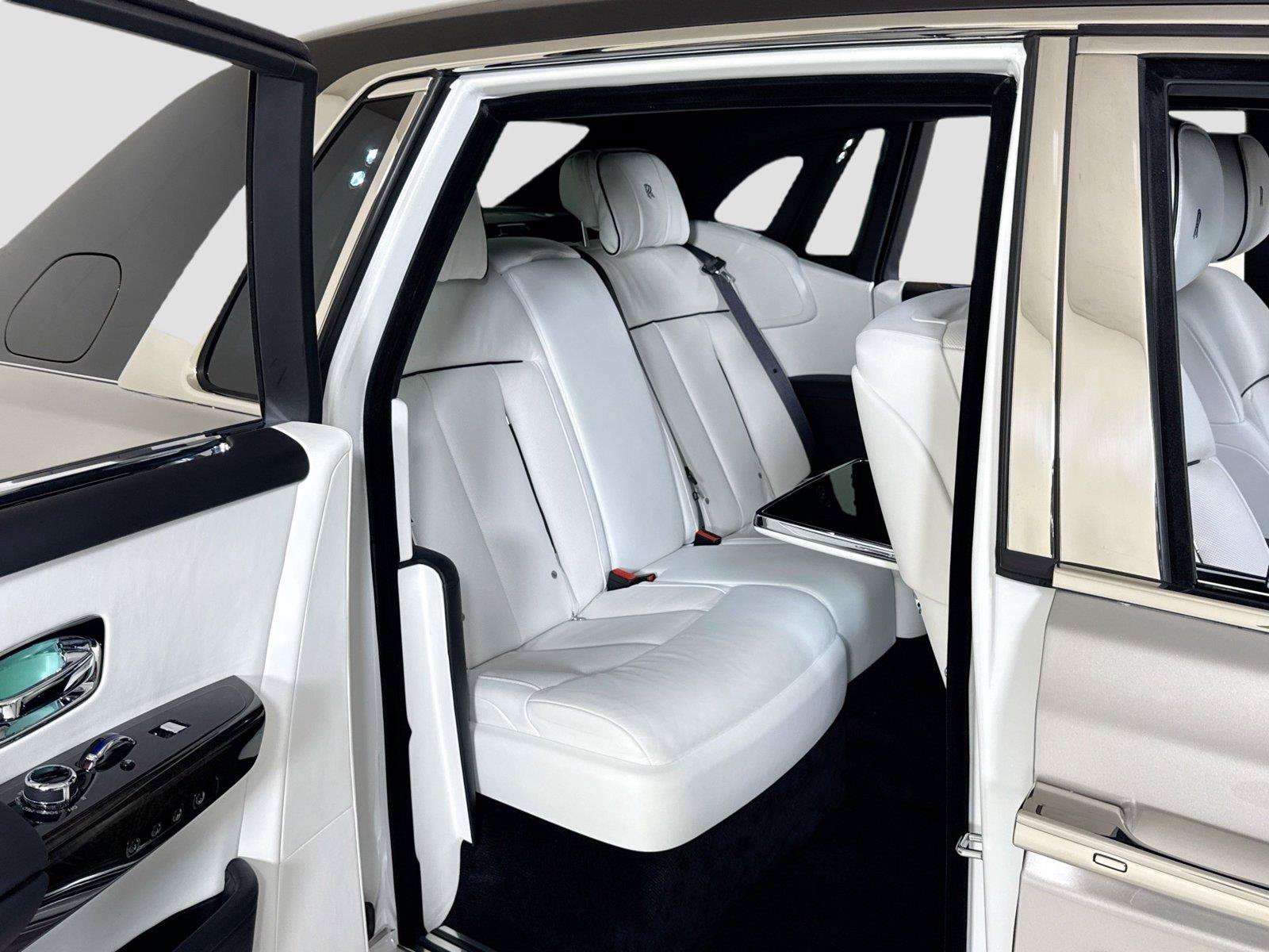 Used 2023 Rolls-Royce Phantom Sedan RWD image 34