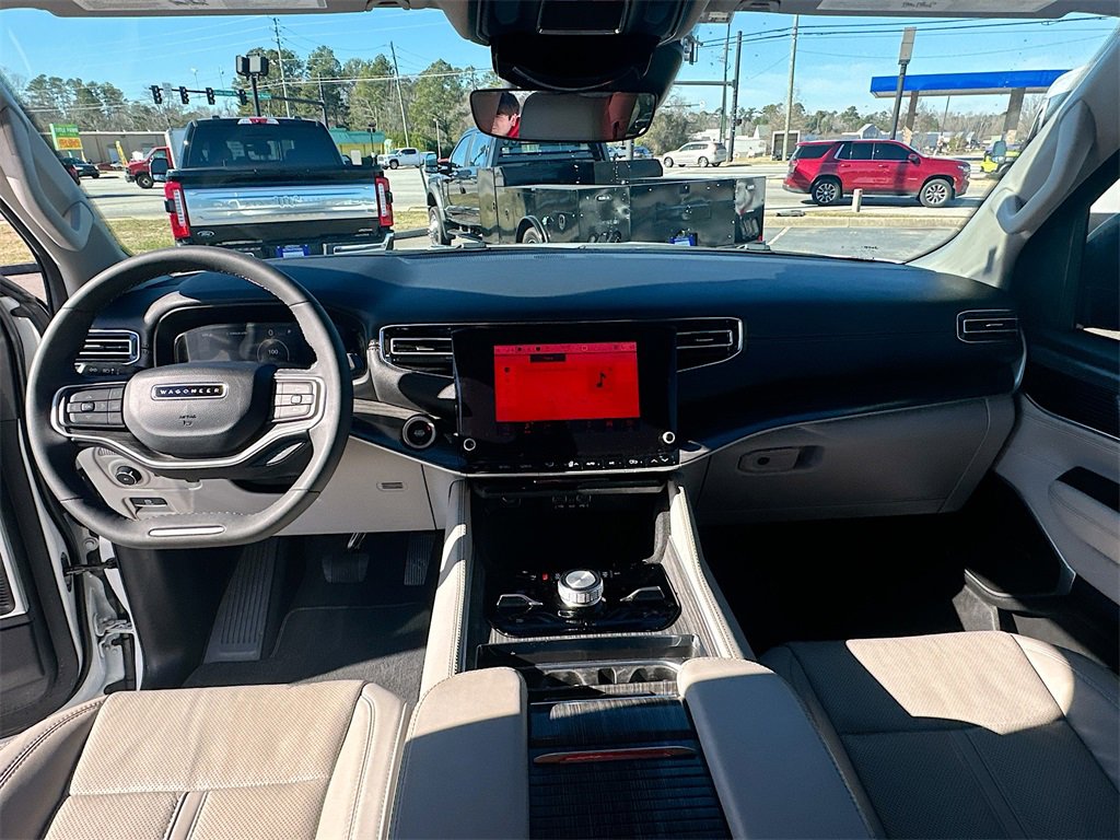 Used 2023 Jeep Wagoneer Series III w/ Preferred Equipment Group image 3