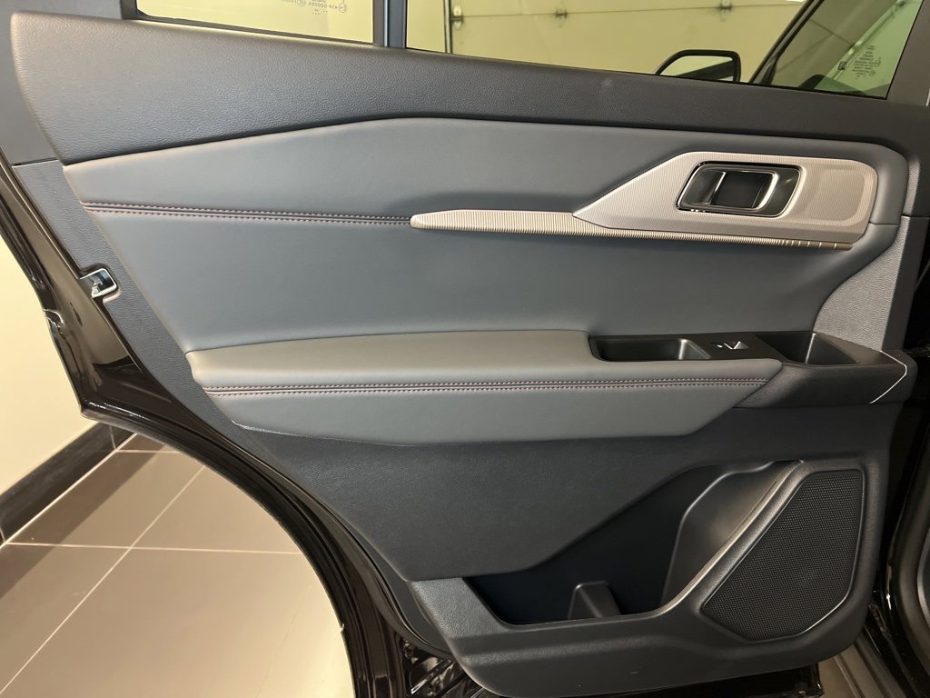 Used 2025 Ford Explorer Active image 29