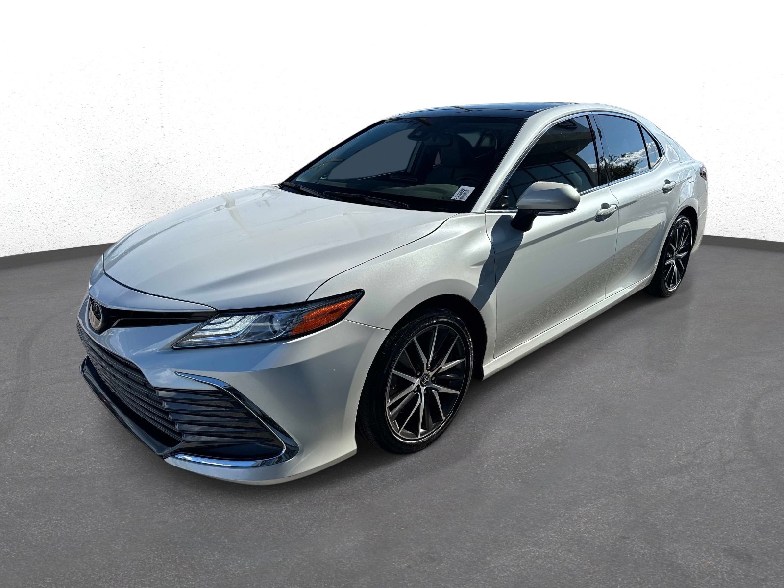 Used 2022 Toyota Camry XLE FWD image 7