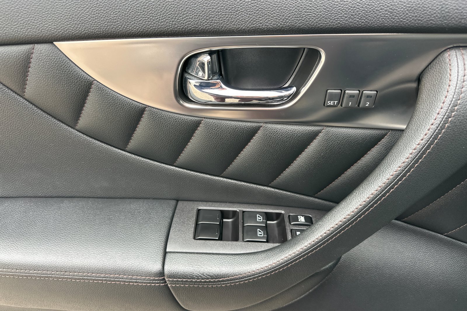 Used 2011 INFINITI FX35 2WD w/ Premium Pkg image 13
