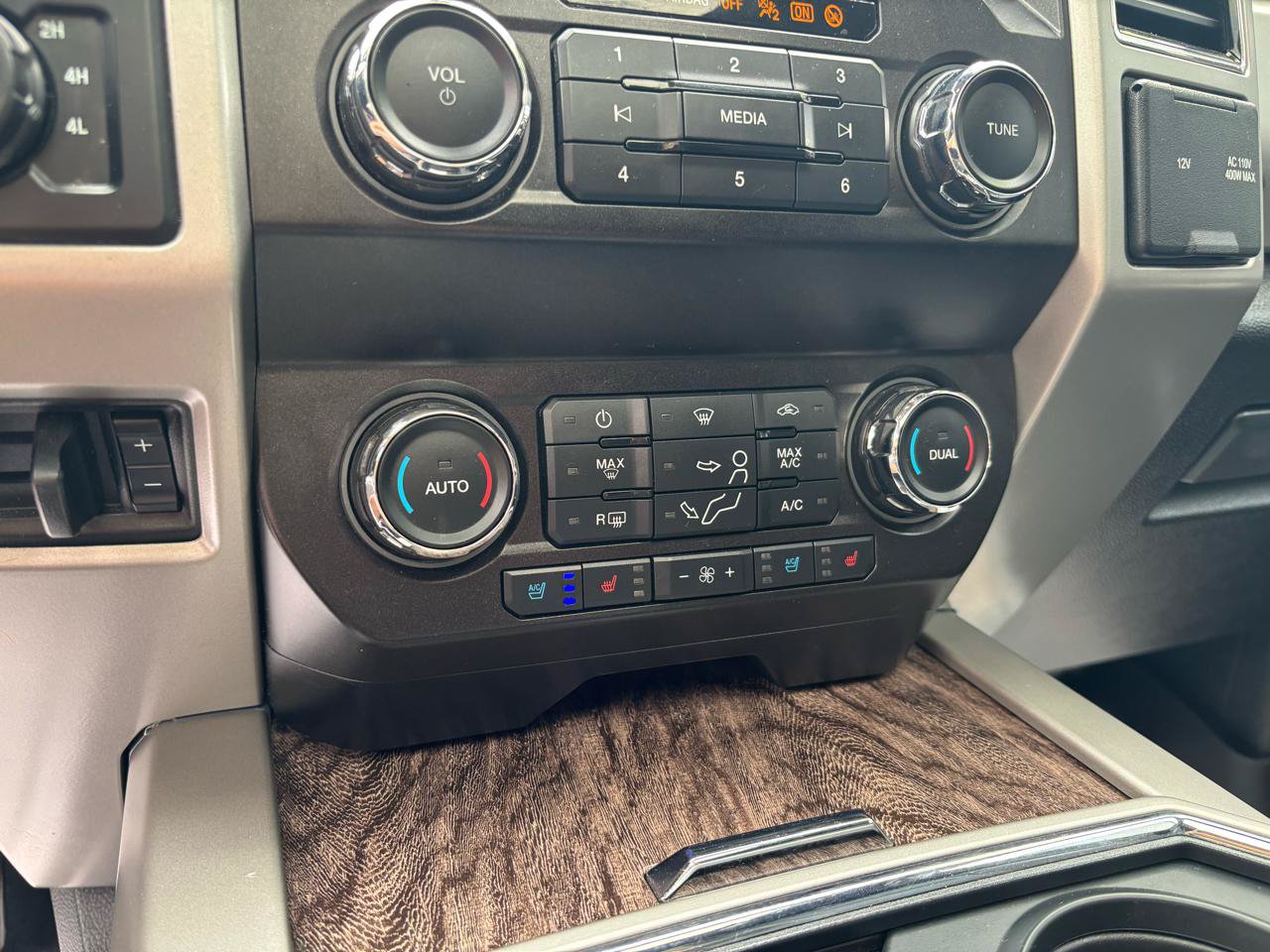 Used 2019 Ford F350 Lariat w/ Lariat Ultimate Package AWD/4WD image 34