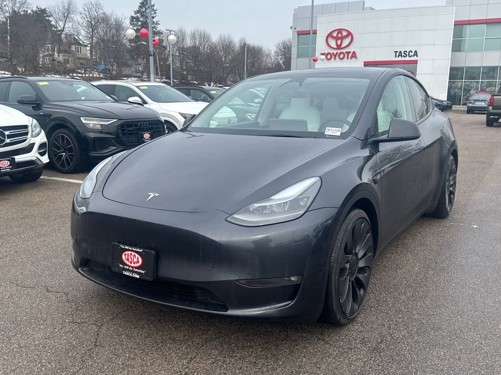 Used 2024 Tesla Model Y Performance image 3