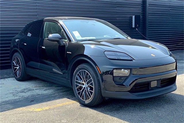 Used 2025 Porsche Macan Electric image 12