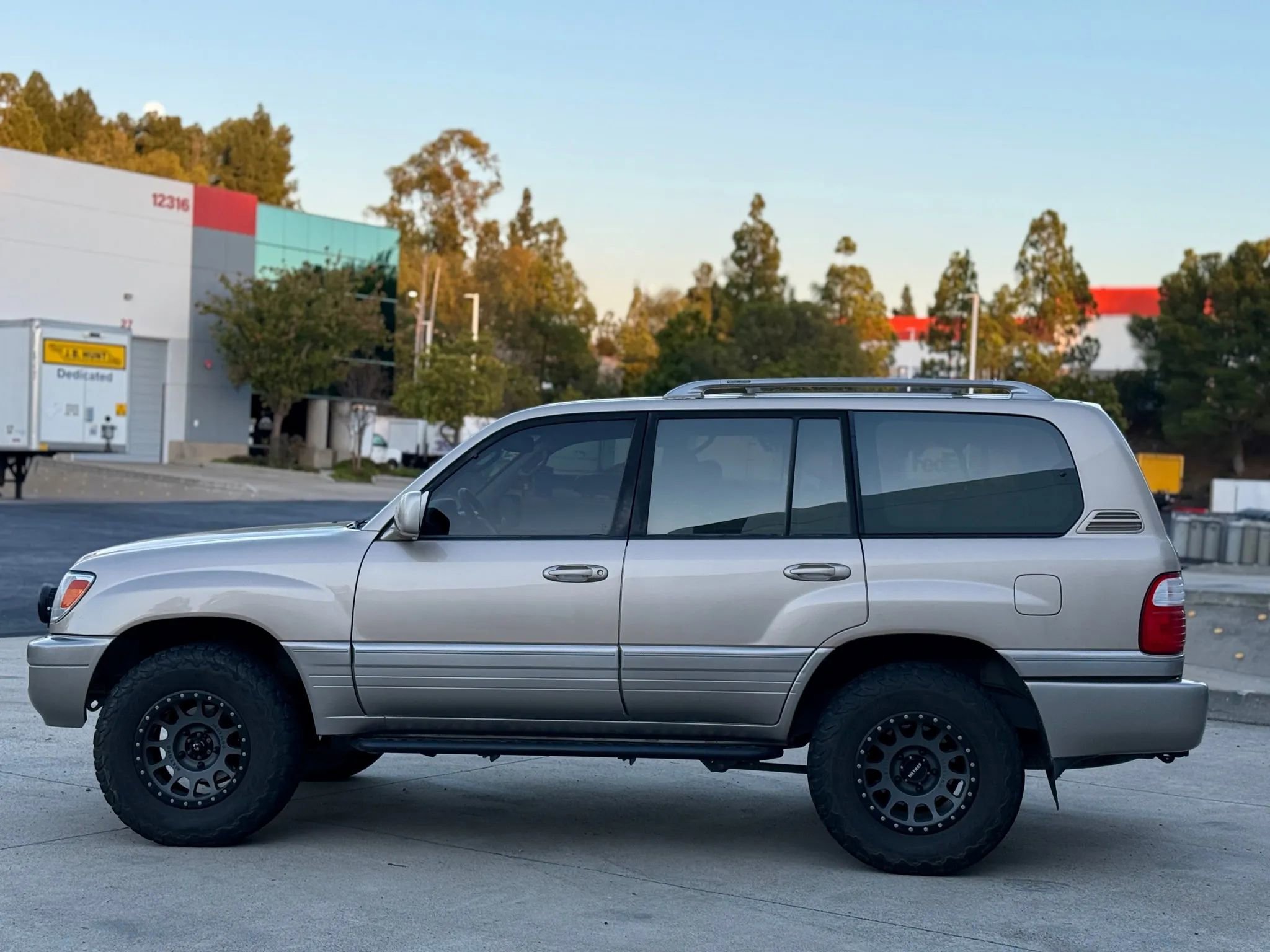 Used 1999 Lexus LX 470 4WD image 9