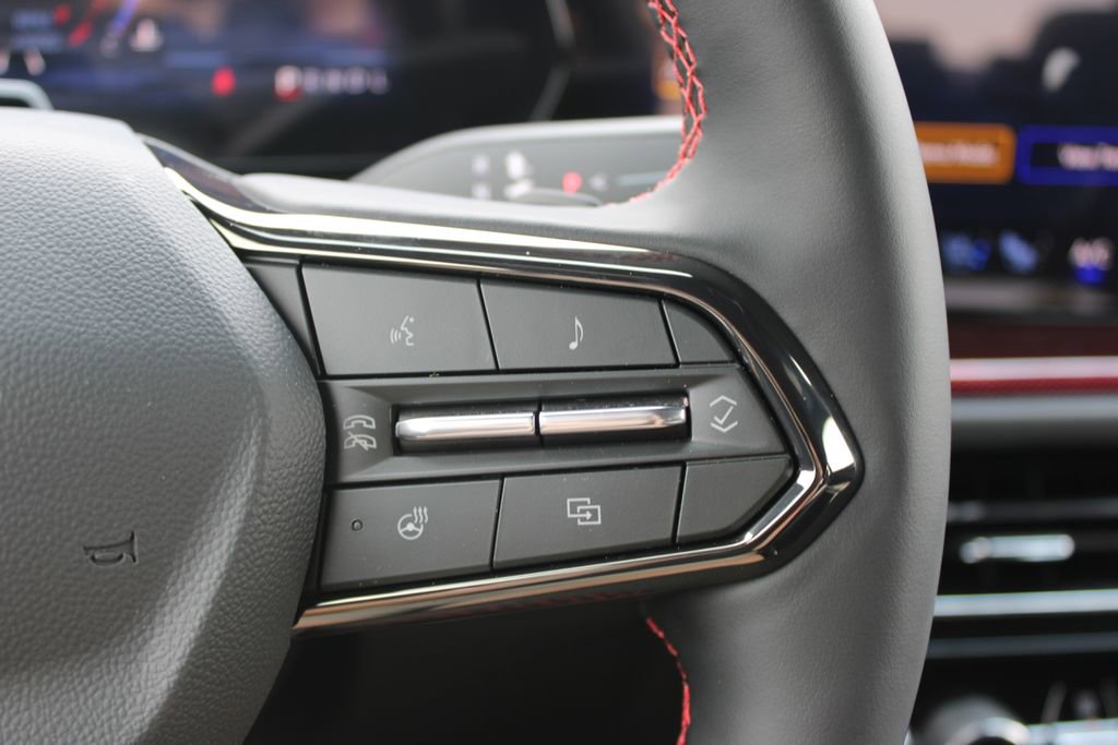 New 2026 Chevrolet Traverse RS w/ LPO, Floor Liner Package FWD image 37