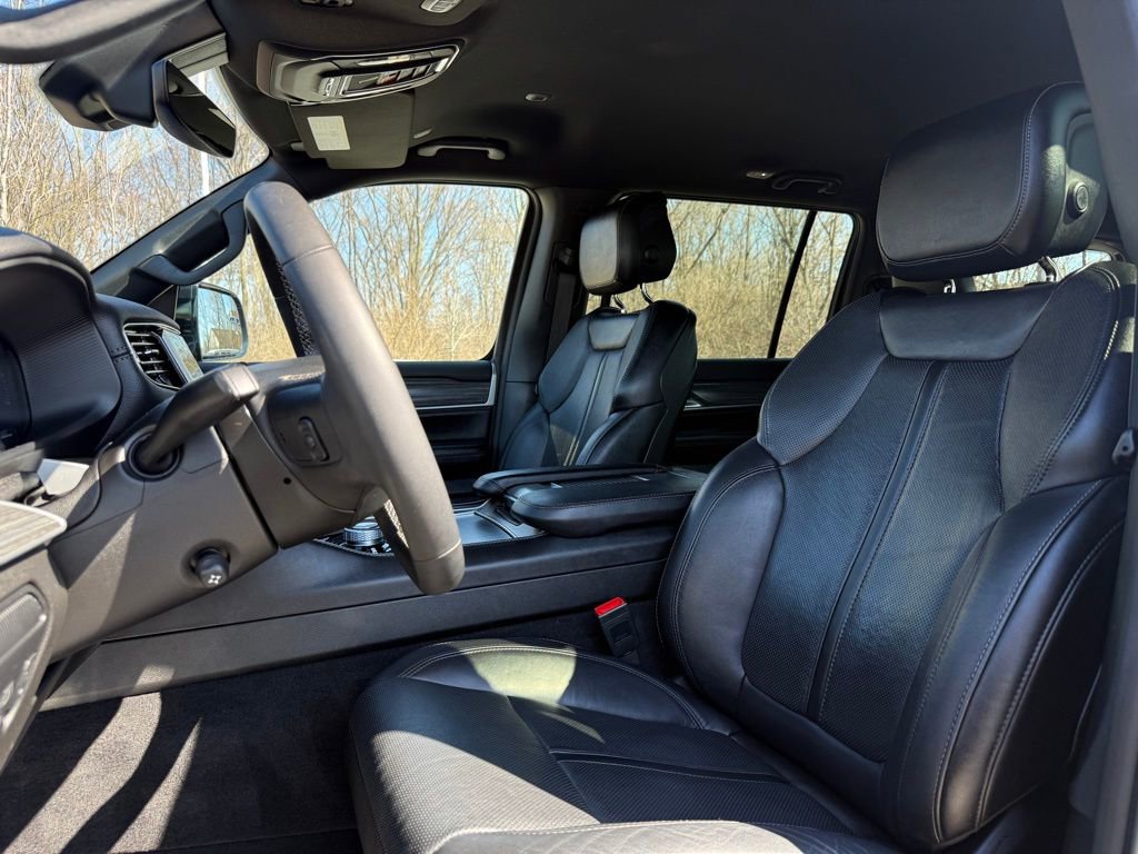 Used 2024 Jeep Wagoneer Series III AWD/4WD image 19