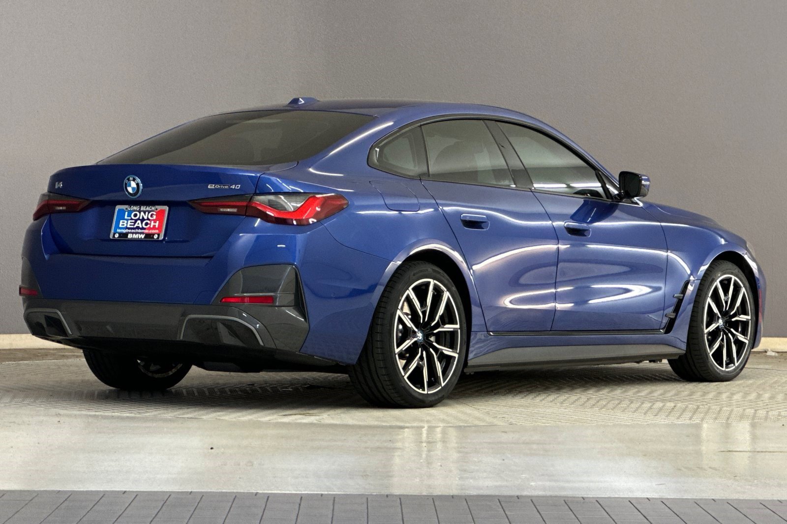 Certified 2022 BMW i4 eDrive40 w/ M Sport Package image 8