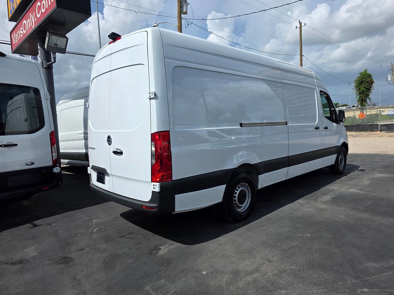 Used 2021 Freightliner Sprinter 2500 image 6