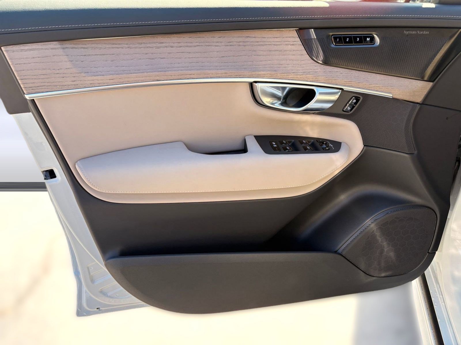 New 2026 Volvo XC90 T8 Plus w/ Protection Package image 22