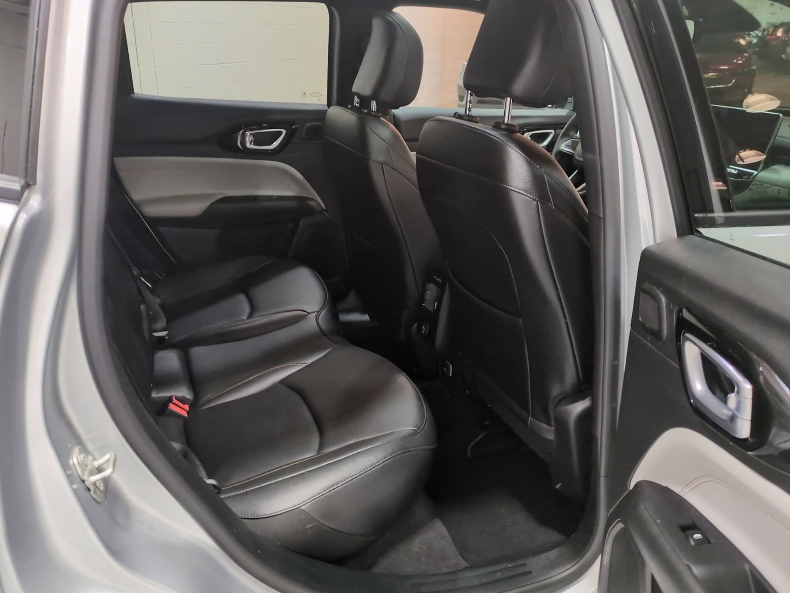 Used 2024 Jeep Compass Limited w/ Sun and Sound Group AWD/4WD image 11