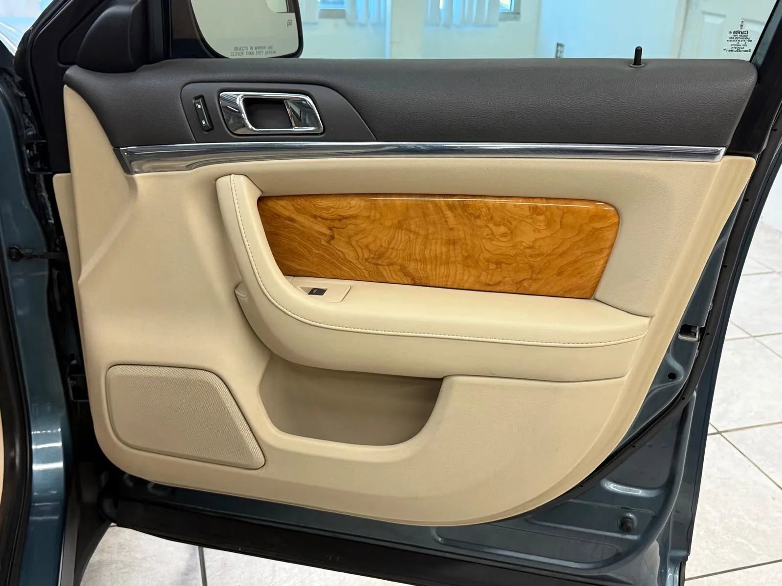 Used 2010 Lincoln MKS image 17