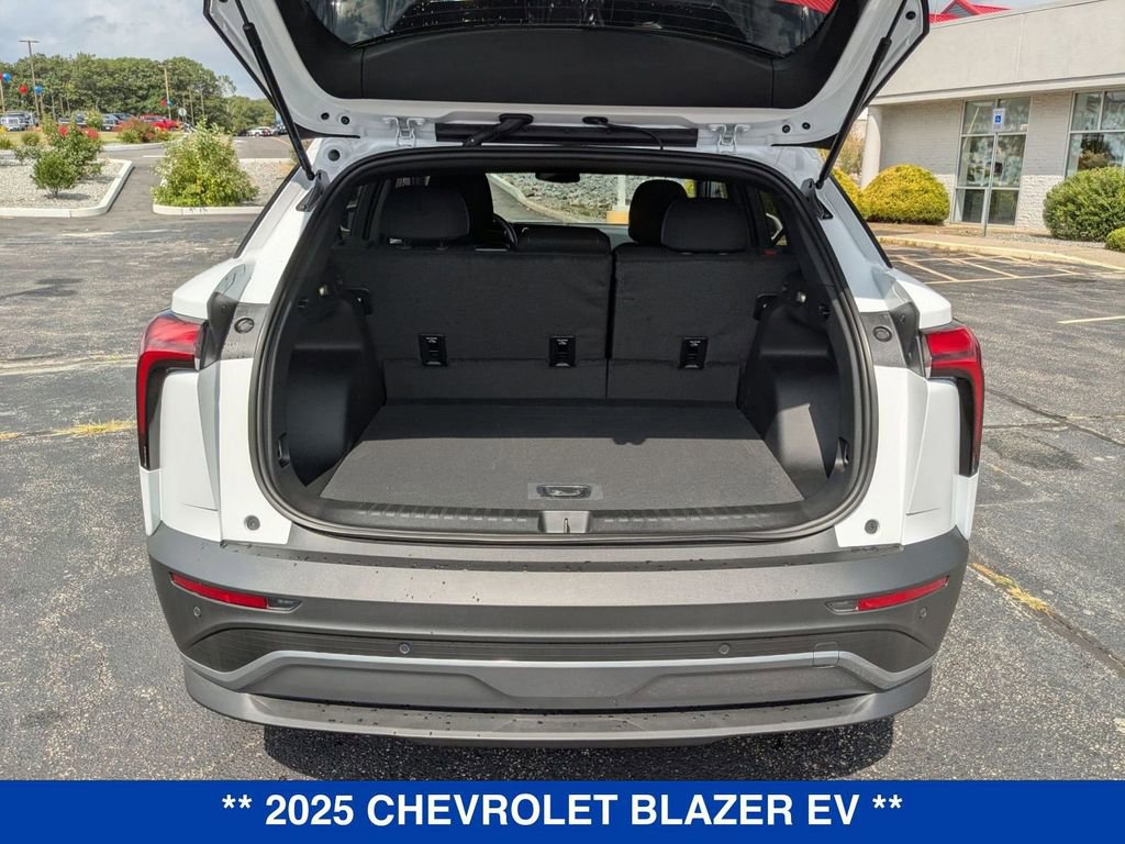 New 2025 Chevrolet Blazer EV LT image 27