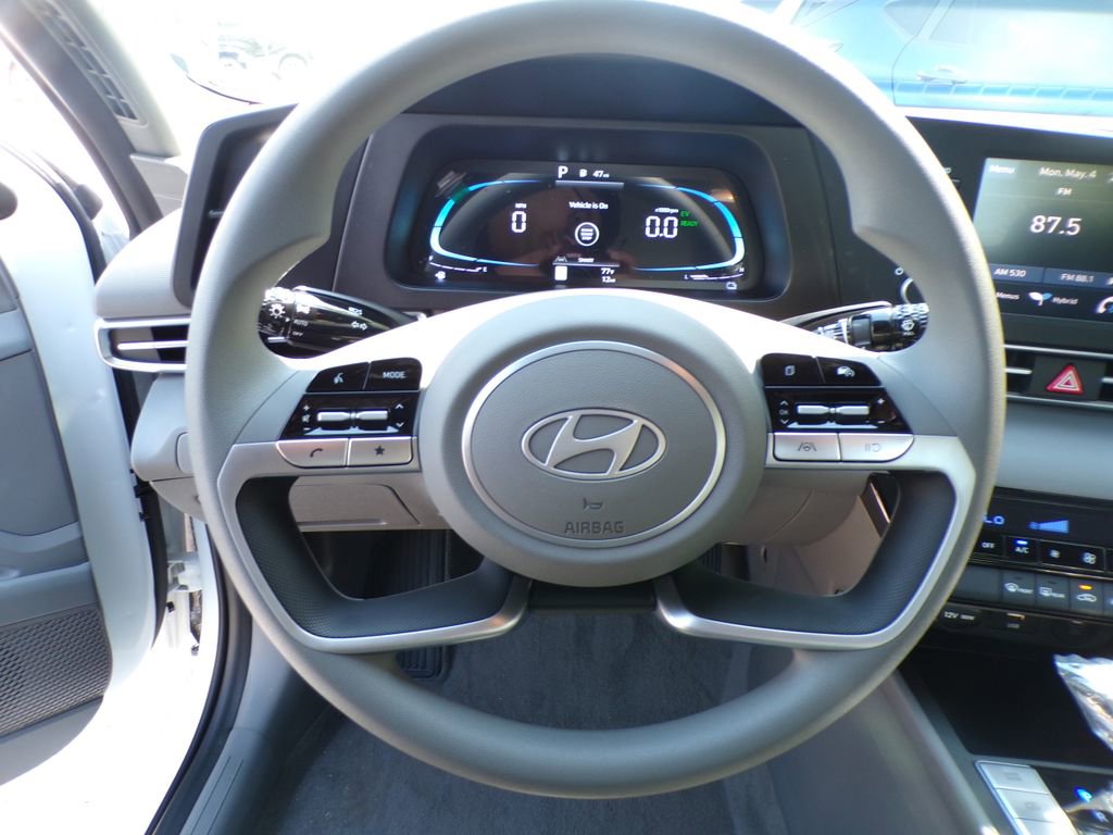 New 2026 Hyundai Elantra Hybrid FWD image 12