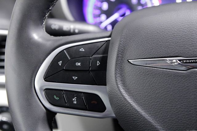 Used 2024 Chrysler Pacifica Touring-L image 27