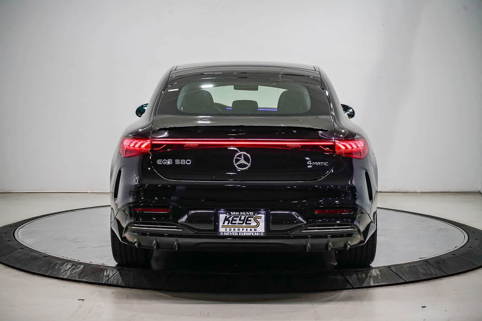 Used 2023 Mercedes-Benz EQS 580 4MATIC Sedan image 3