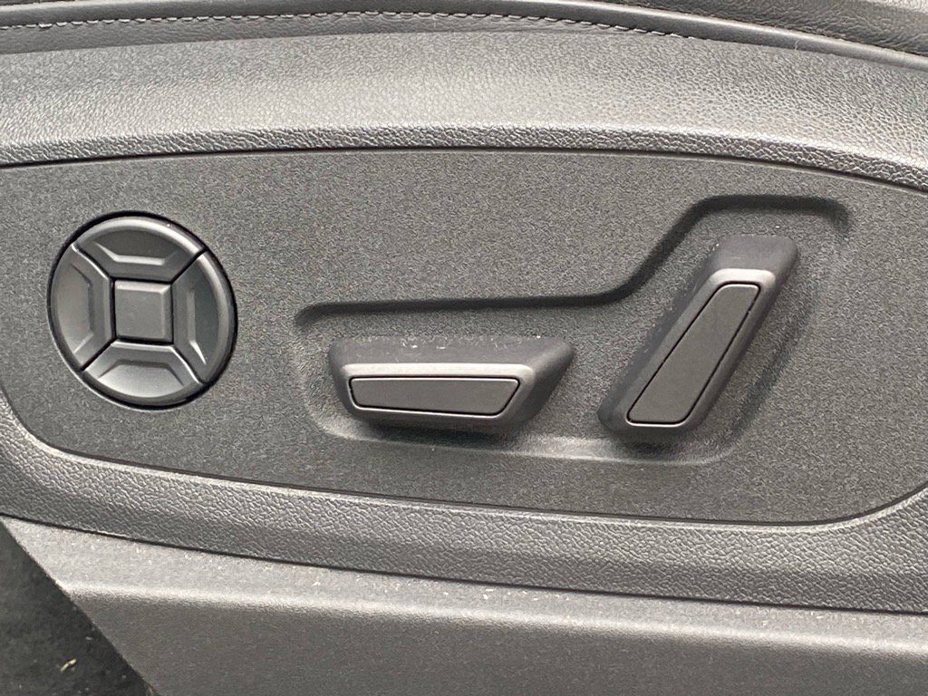 Used 2021 Audi e-tron Premium w/ Convenience Plus Package image 9