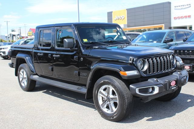 Used 2024 Jeep Gladiator Sport w/ Premium Package AWD/4WD image 1