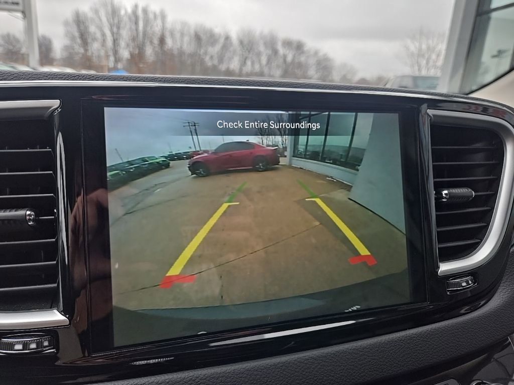 Used 2024 Chrysler Pacifica Touring-L image 49