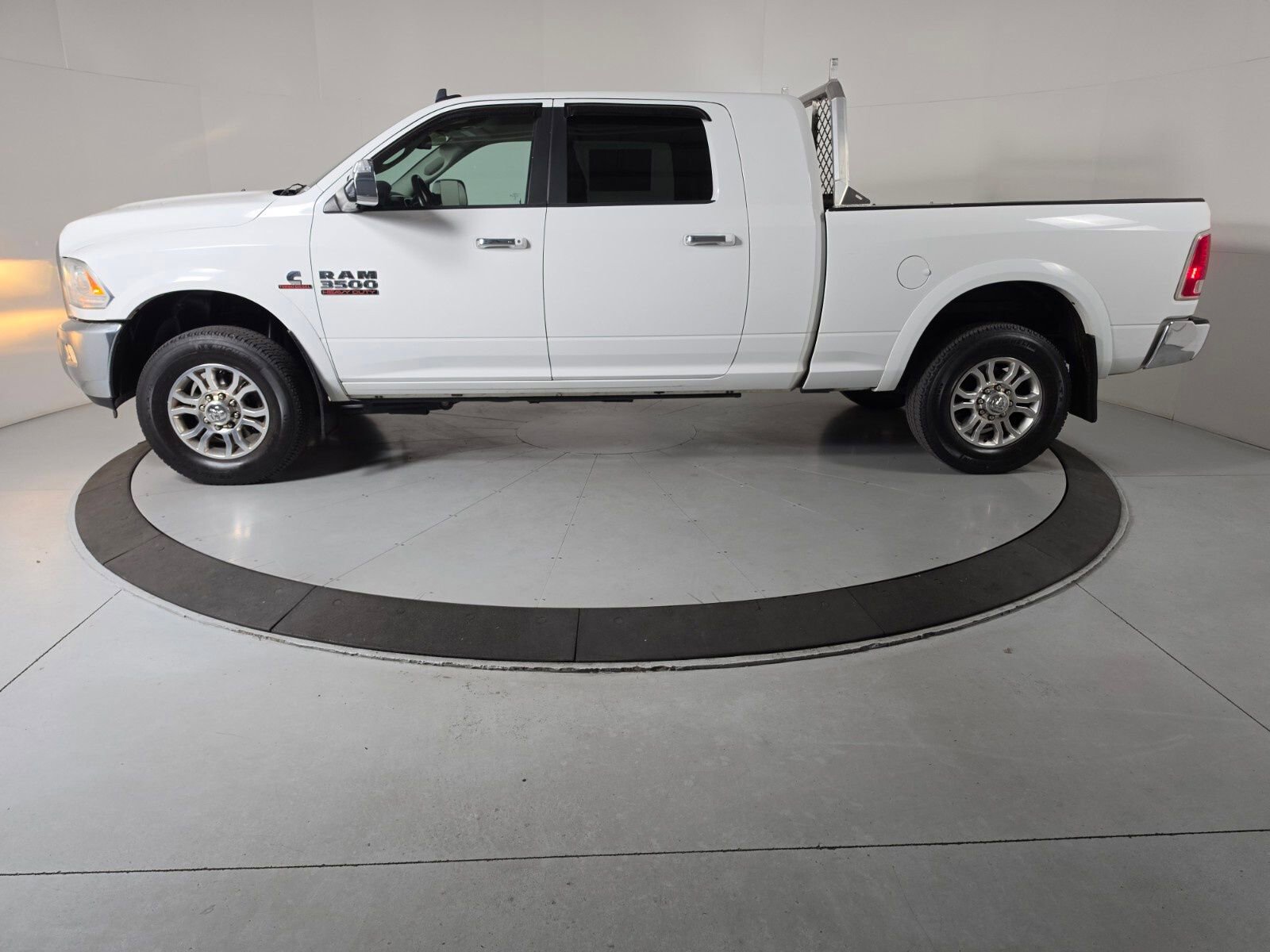 Used 2014 RAM 3500 Laramie AWD/4WD image 2