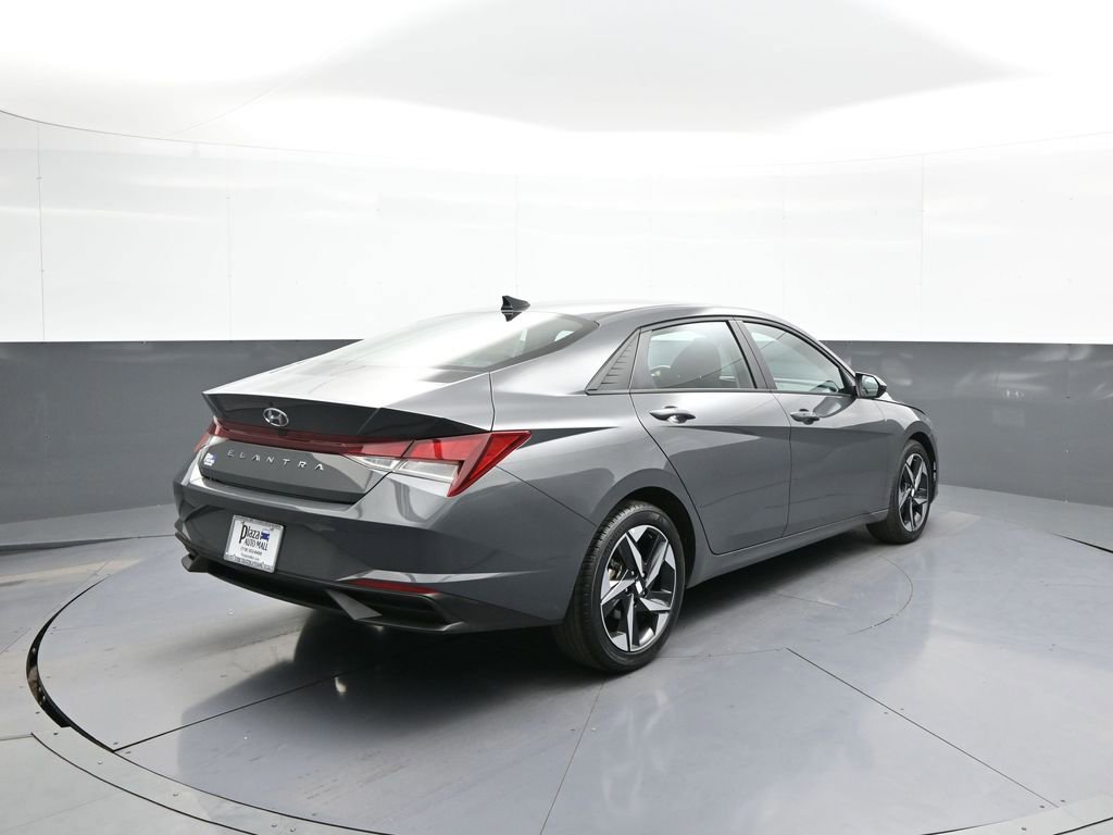 Certified 2023 Hyundai Elantra SEL w/ Convenience Package image 6
