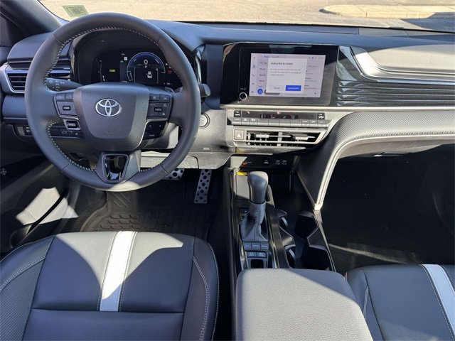 Used 2025 Toyota Camry SE image 12