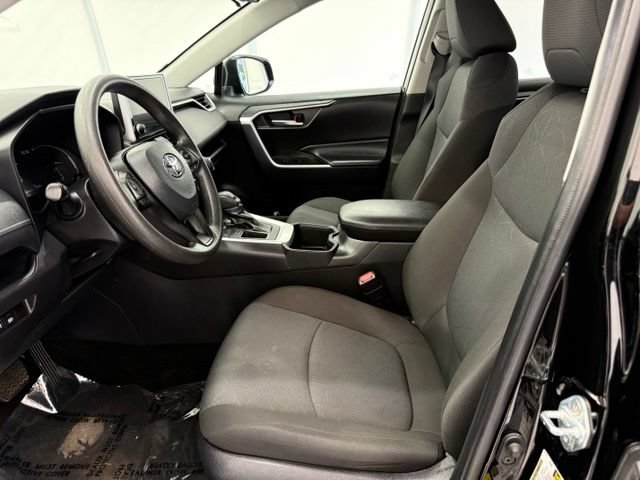 Used 2025 Toyota RAV4 XLE FWD image 11