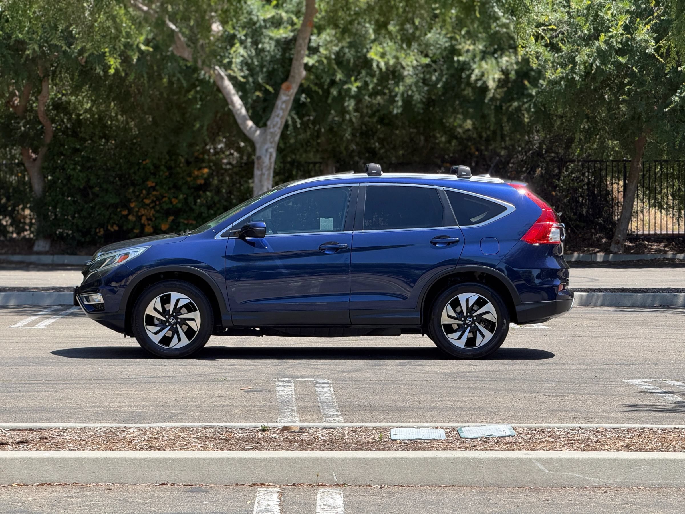 Used 2015 Honda CR-V Touring image 2